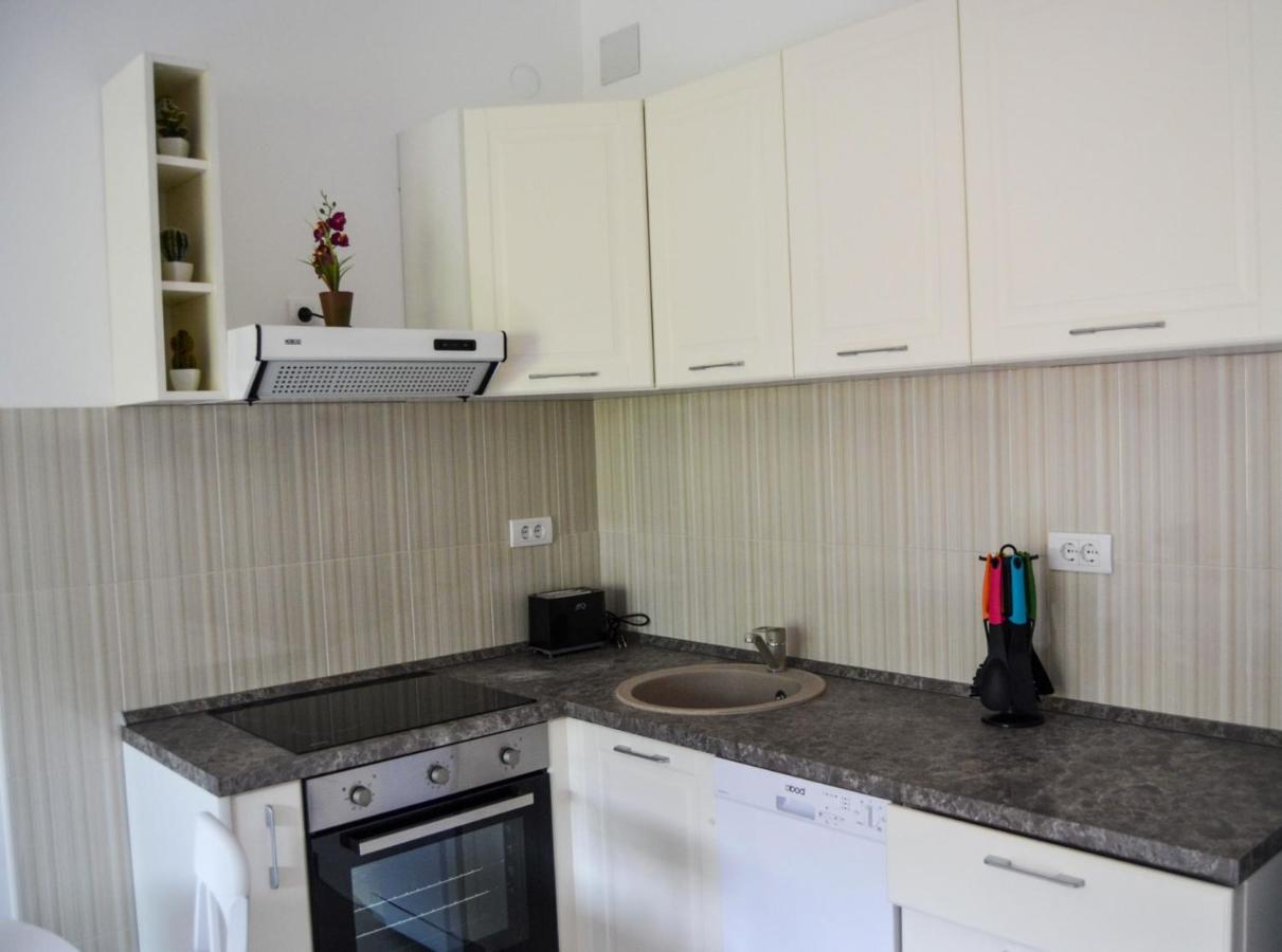 Seagull Apartments โกตอร์ ภายนอก รูปภาพ